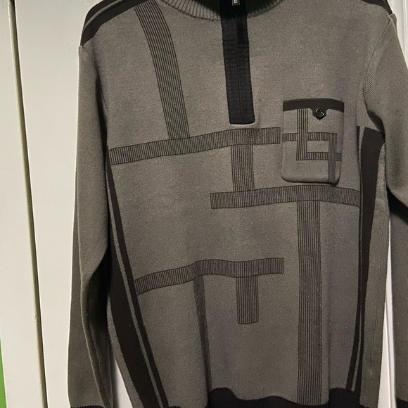 Large sweater - Picture 2 of 5